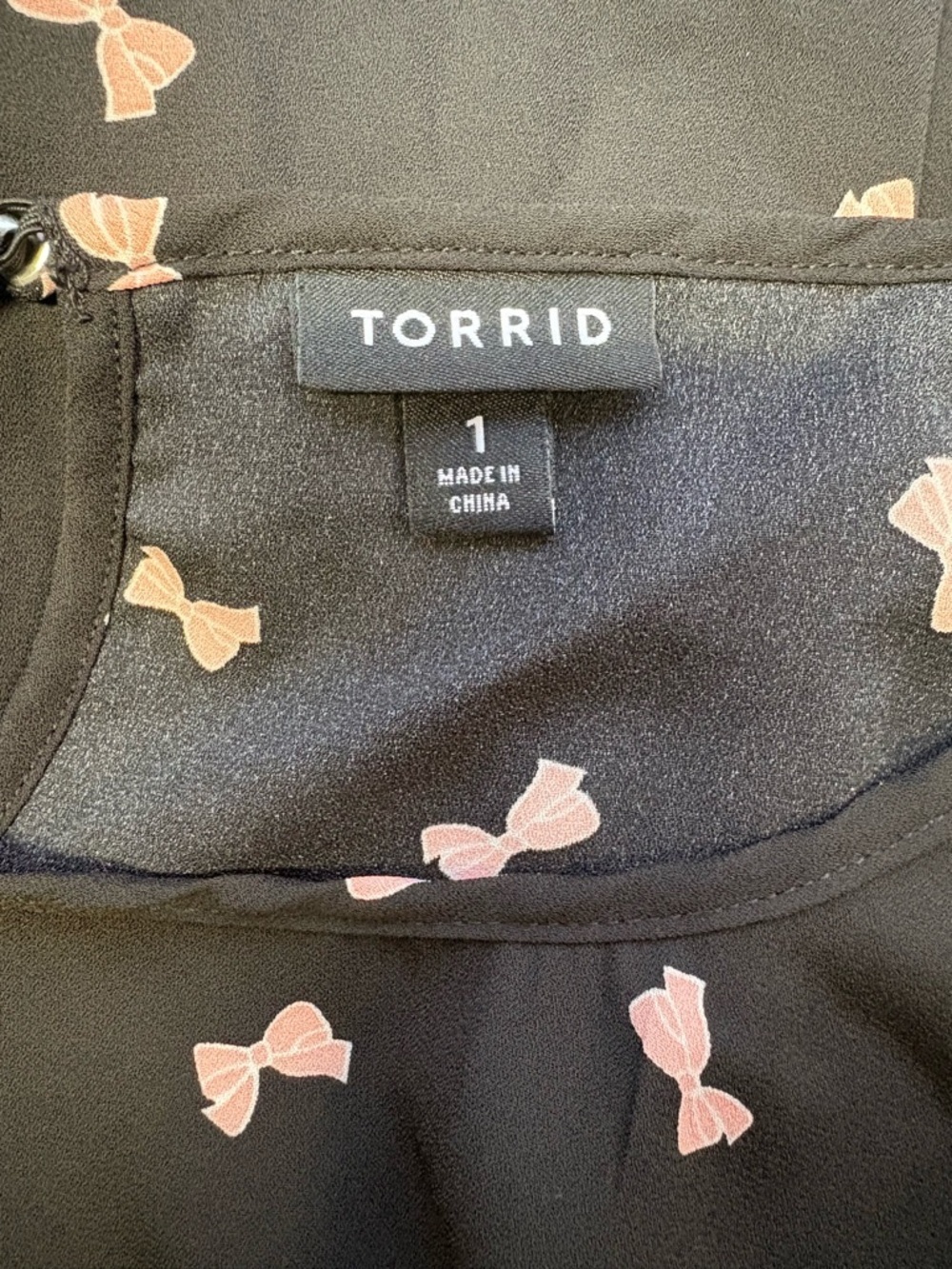 Torrid Black Bow Print Blouse Short Sleeve Flowy Top - Picture 6 of 6